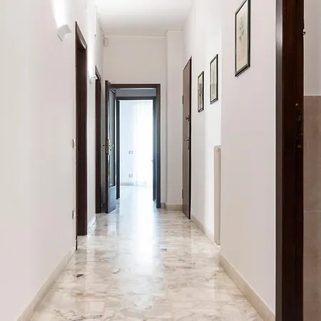 Prestigious 4 Bedrooms With Netflix And Metro Nearby Catania